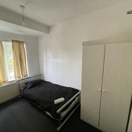 Cozy Private Rooms In Homestay Ilford Zewnętrze zdjęcie
